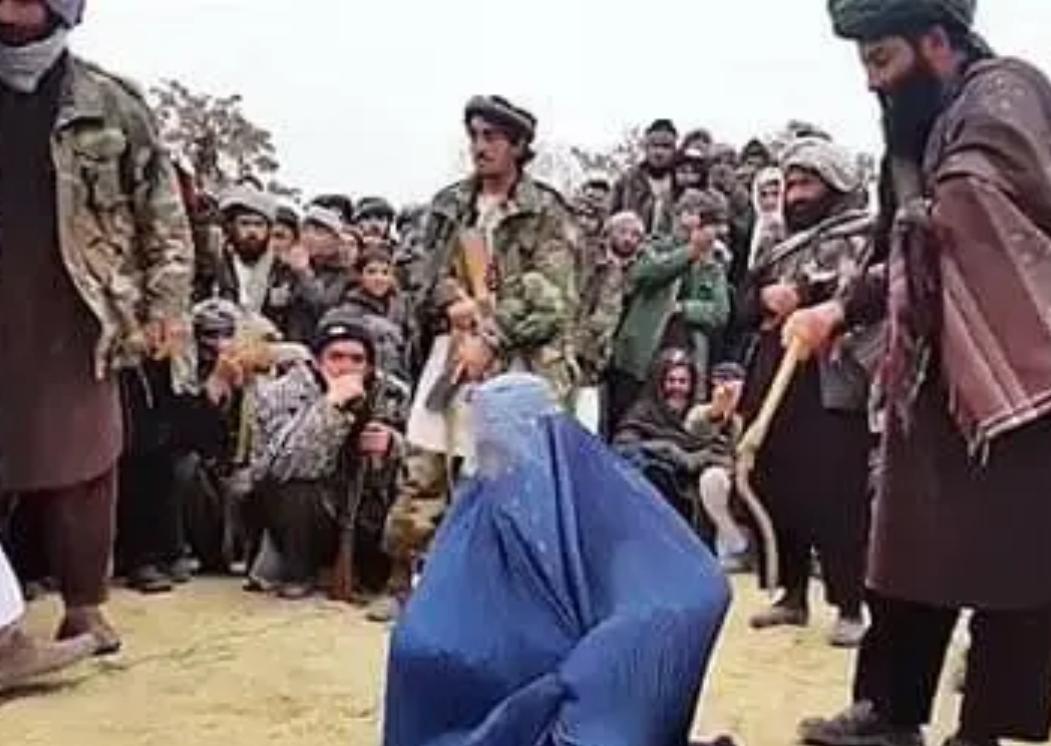 طالبان یک‌ مرد و زن را در غور به اتهام روابط نامشروع ۳۹ شلاق زدند