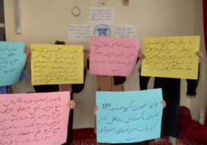 زنان معترض: هرگونه مذاکره و تعامل با طالبان تحریم شود