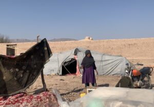 وضعیت دشوار زنان آسیب دیده از زمین لرزه‌های مرگ‌بار در قریه نقره ولایت هرات