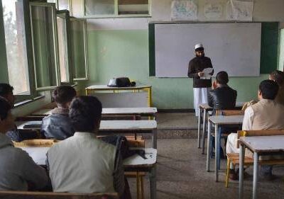 علاوه بر محرومیت دختران از آموزش طالبان آسیب‌های جدی بر آموزش پسران نیز وارد کرده‌اند