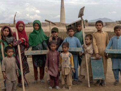 افزایش فقر و بیکاری؛ رو آوردن شمار زیاد کودکان به کارهای شاقه در تخار