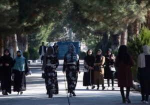 واکنش دختران دانش‌جو در بادغیس از ادامه یافتن محدودیت‌ها در برابر حق تحصیل دختران در افغانستان