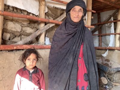 سردی زمستان و وضعیت نگران کننده زنان و کودکان در قریه چاهک ولایت هرات پس از تخریب خانه‌های شان در زمین‌های مرگ‌بار هرات