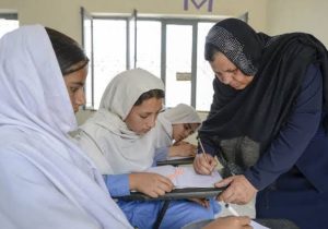 از تعیین معاش کم تا نگرانی از افزایش مشکلات اقتصادی استادان زن در افغانستان