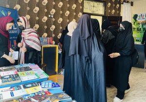 برگزاری نمایشگاه کتاب به مناسبت روز مادر توسط دختران در ولایت هرات